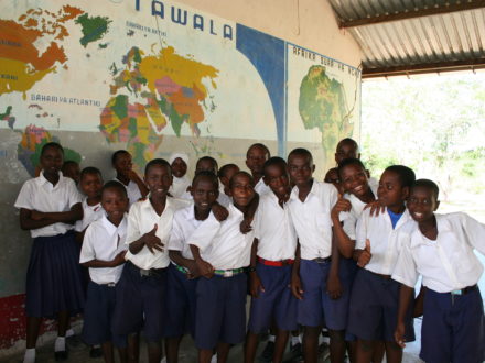 Schülerinnen und Schüler in Tansania