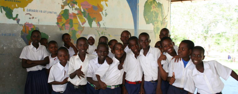 Schülerinnen und Schüler in Tansania